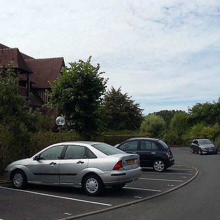 Les Manoirs Appartamento Deauville Esterno foto