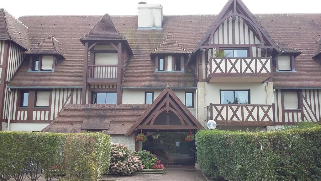 Les Manoirs Appartamento Deauville Esterno foto